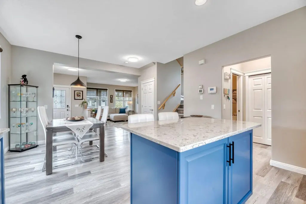 250 Prestwick Close SE Calgary AB T2Z 4Y4
