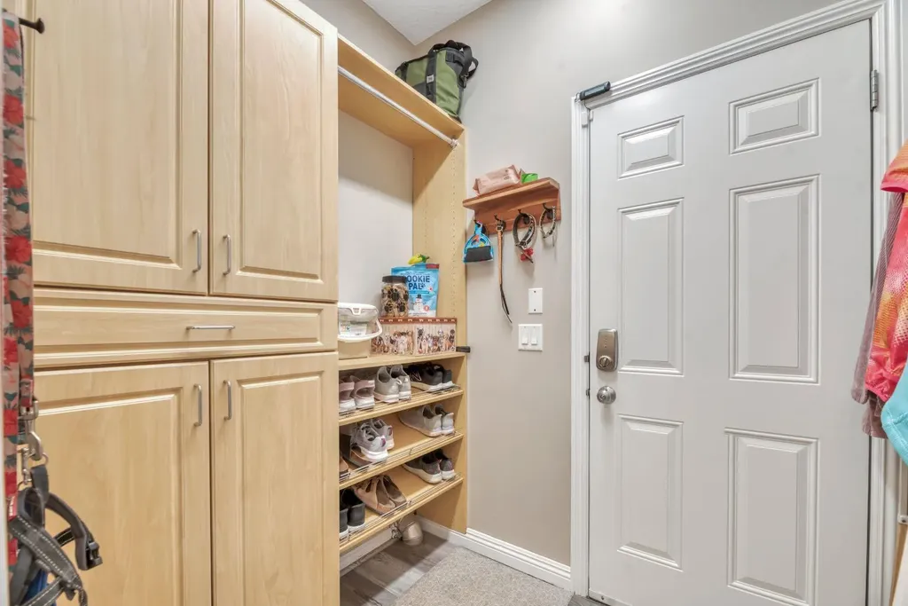 250 Prestwick Close SE Calgary AB T2Z 4Y4