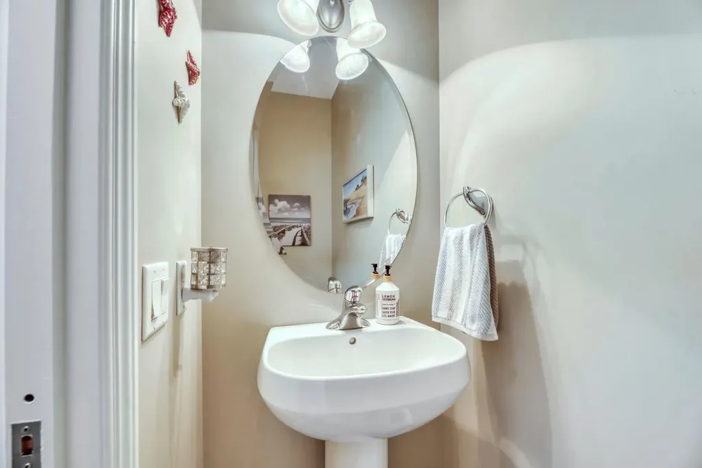 250 Prestwick Close SE Calgary AB T2Z 4Y4