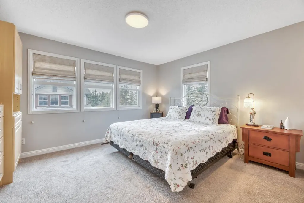 250 Prestwick Close SE Calgary AB T2Z 4Y4