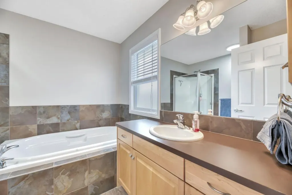 250 Prestwick Close SE Calgary AB T2Z 4Y4