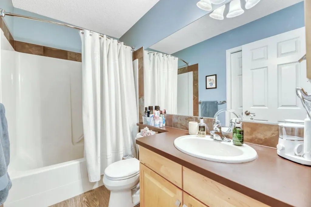 250 Prestwick Close SE Calgary AB T2Z 4Y4