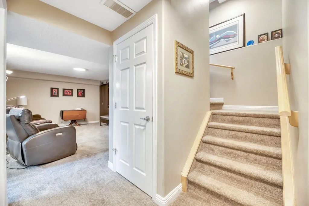 250 Prestwick Close SE Calgary AB T2Z 4Y4