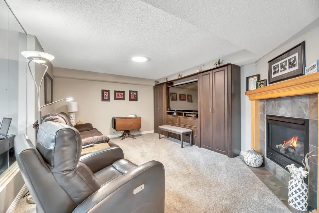 250 Prestwick Close SE Calgary AB T2Z 4Y4