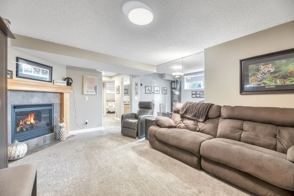 250 Prestwick Close SE Calgary AB T2Z 4Y4