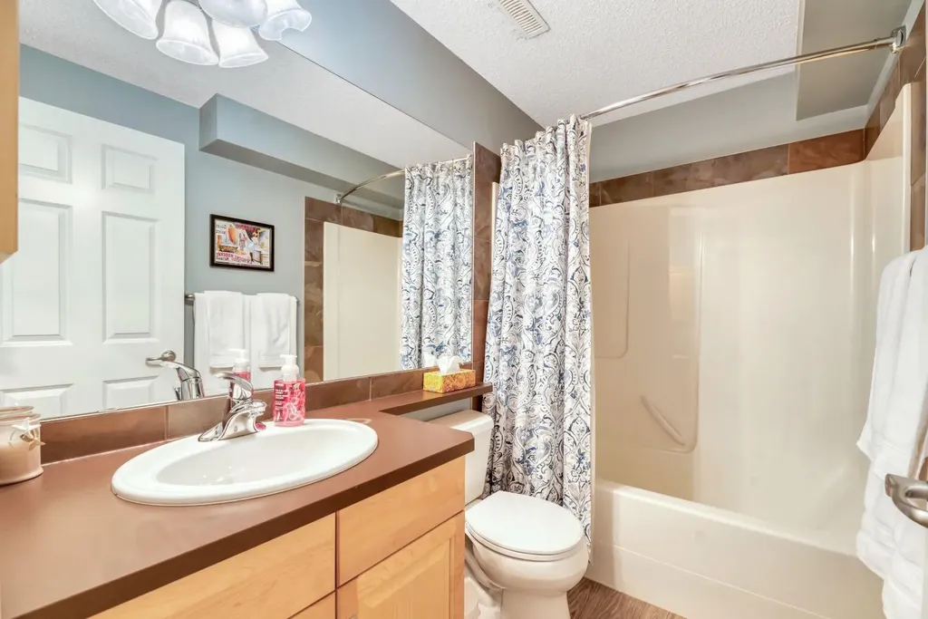 250 Prestwick Close SE Calgary AB T2Z 4Y4