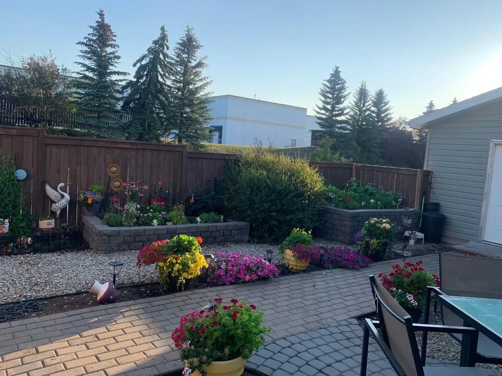250 Prestwick Close SE Calgary AB T2Z 4Y4