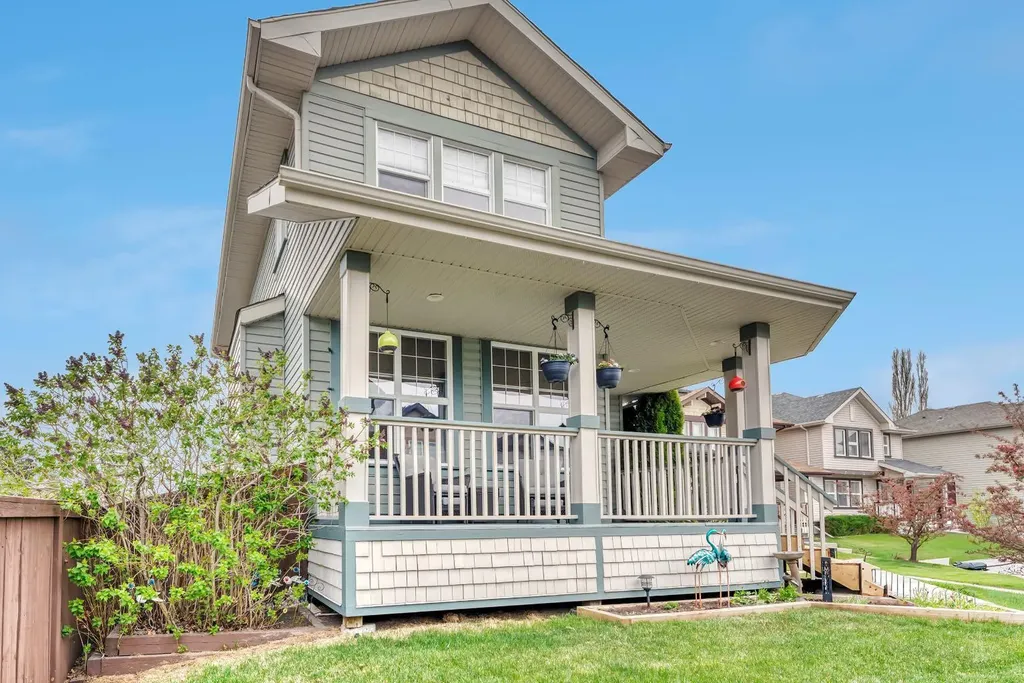 250 Prestwick Close SE Calgary AB T2Z 4Y4