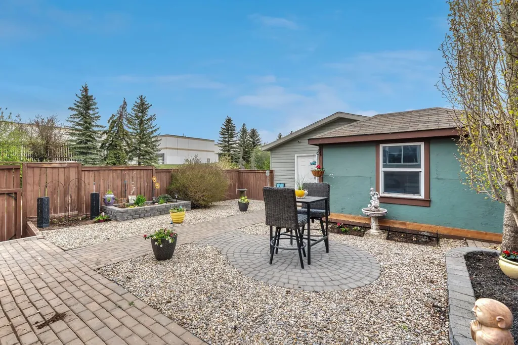 250 Prestwick Close SE Calgary AB T2Z 4Y4