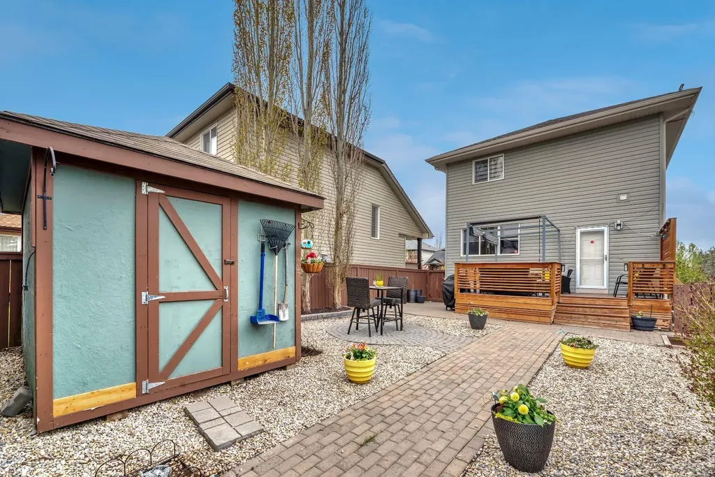 250 Prestwick Close SE Calgary AB T2Z 4Y4