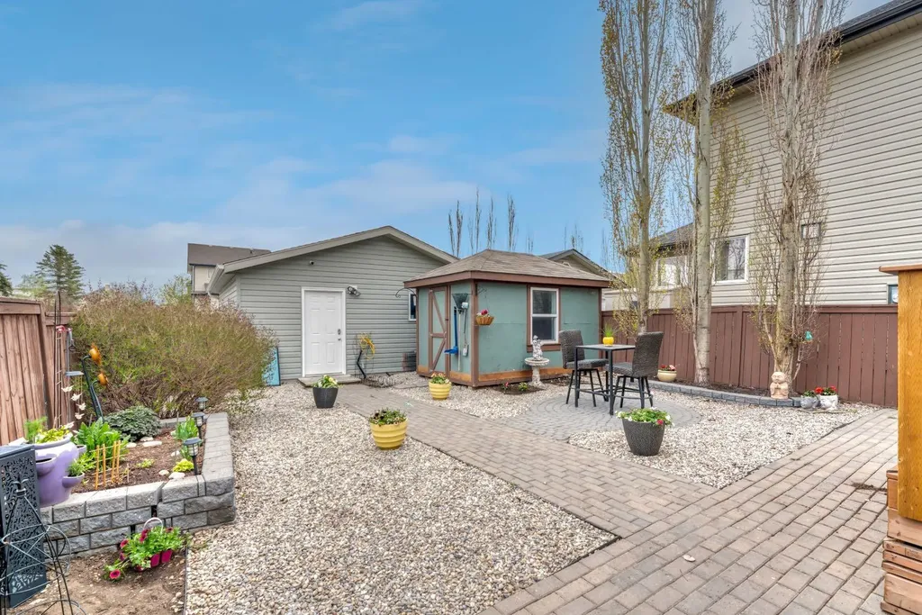 250 Prestwick Close SE Calgary AB T2Z 4Y4