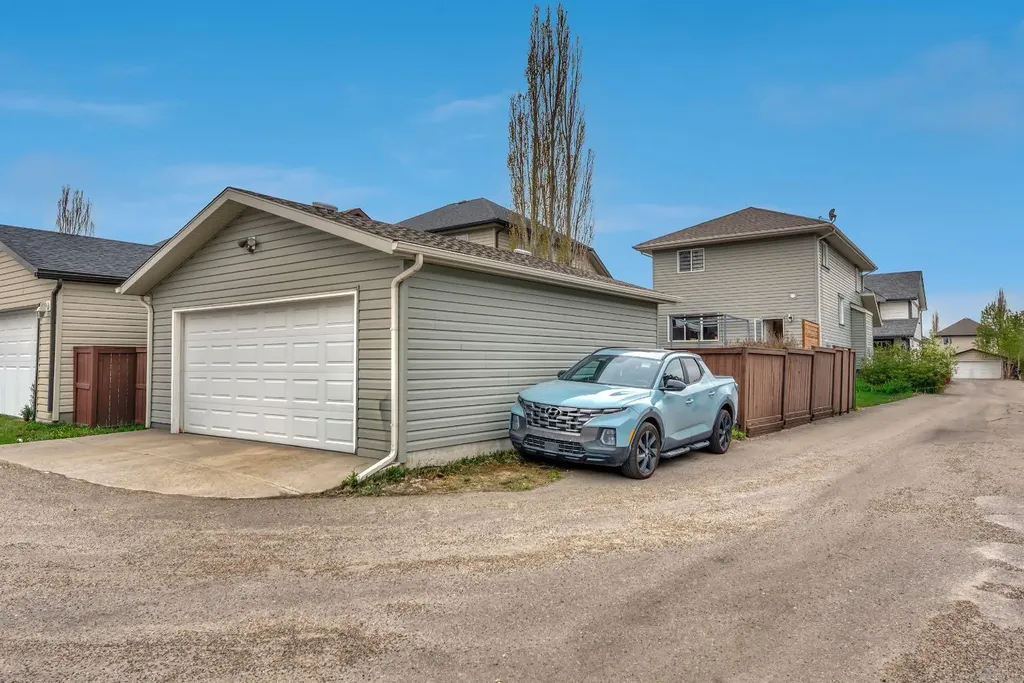 250 Prestwick Close SE Calgary AB T2Z 4Y4