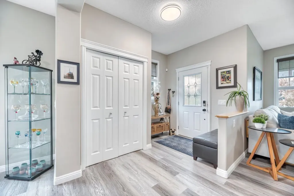 250 Prestwick Close SE Calgary AB T2Z 4Y4