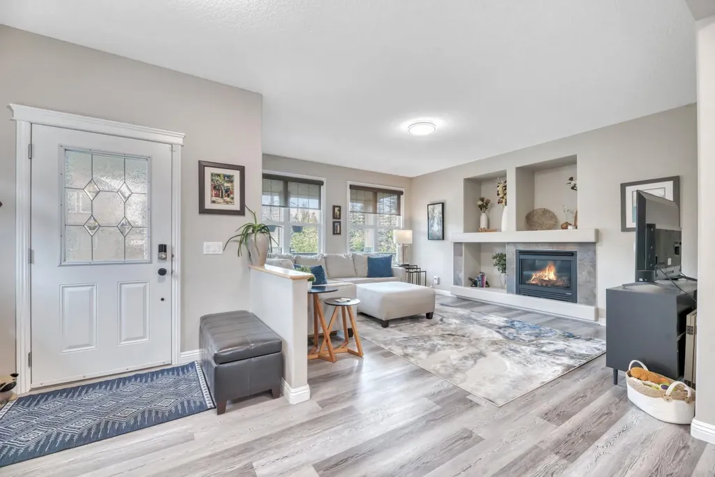 250 Prestwick Close SE Calgary AB T2Z 4Y4