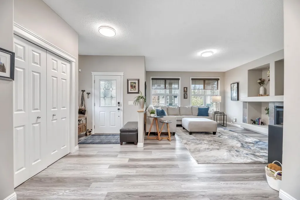 250 Prestwick Close SE Calgary AB T2Z 4Y4