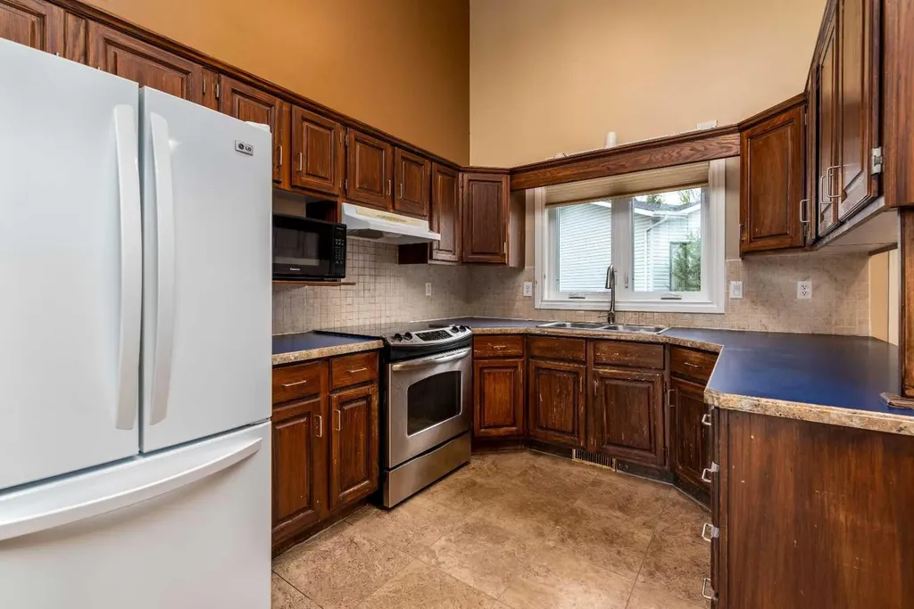 2706 57b Avenue Lloydminster AB T9V2M8