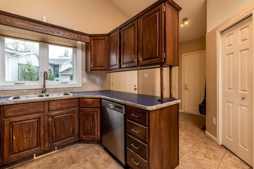 2706 57b Avenue Lloydminster AB T9V2M8