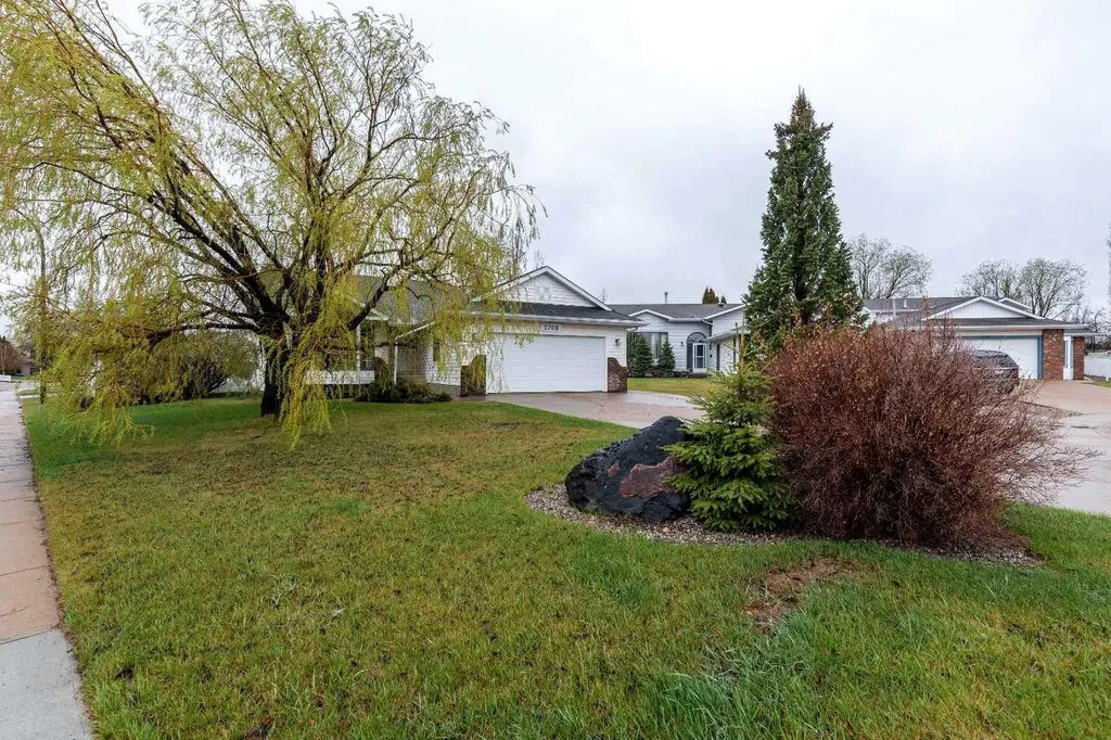 2706 57b Avenue Lloydminster AB T9V2M8