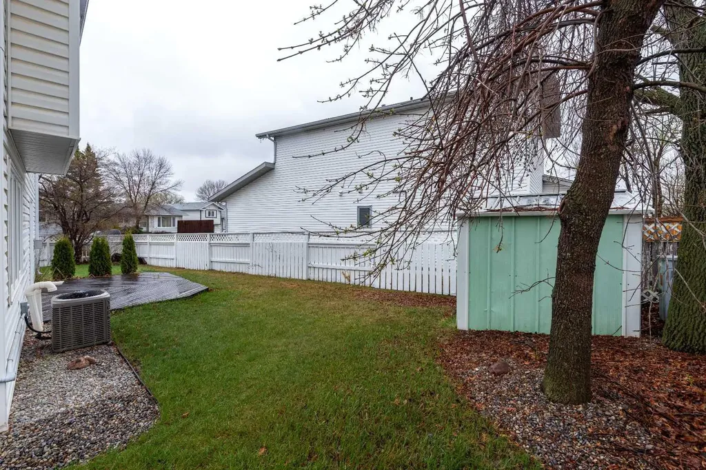 2706 57b Avenue Lloydminster AB T9V2M8