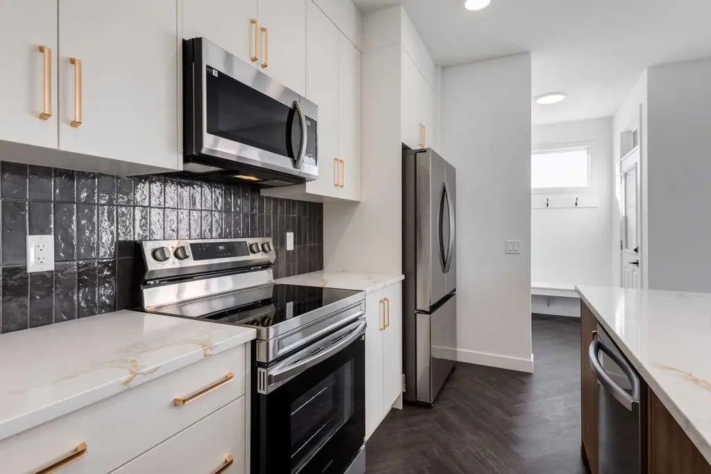 2421 Creeker Lane Airdrie AB T4B 5Z7