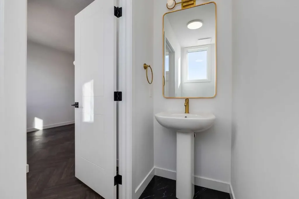 2421 Creeker Lane Airdrie AB T4B 5Z7