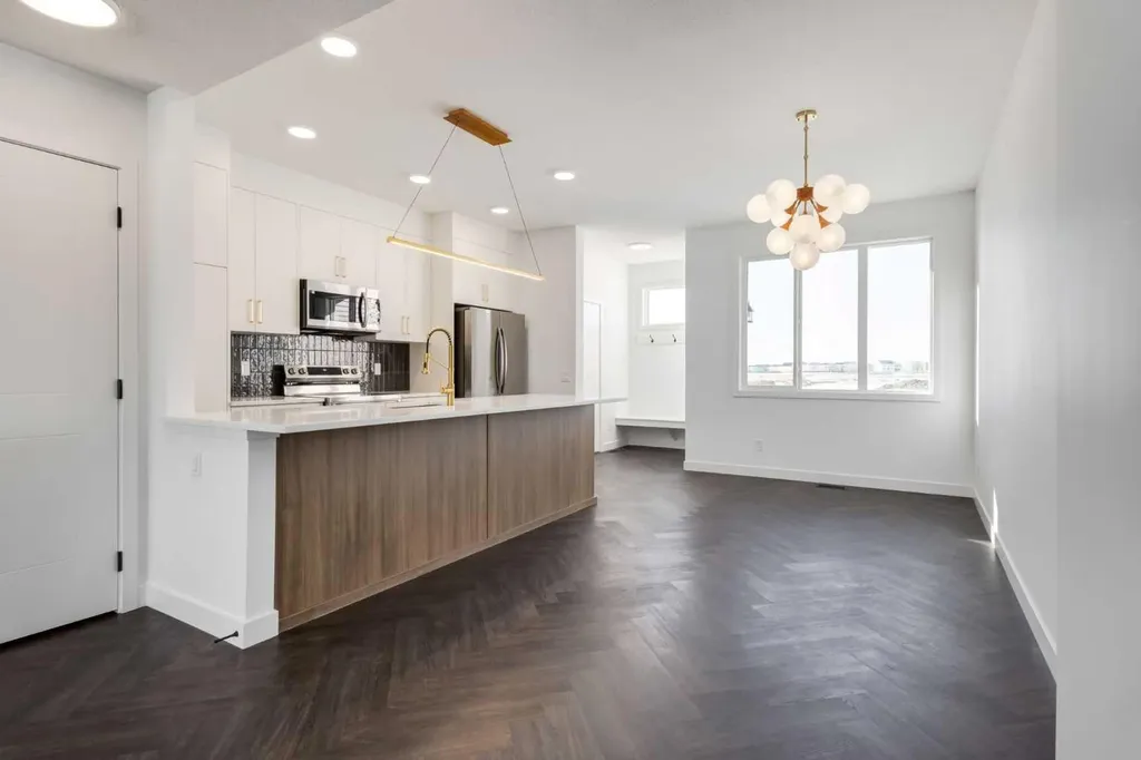 2421 Creeker Lane Airdrie AB T4B 5Z7