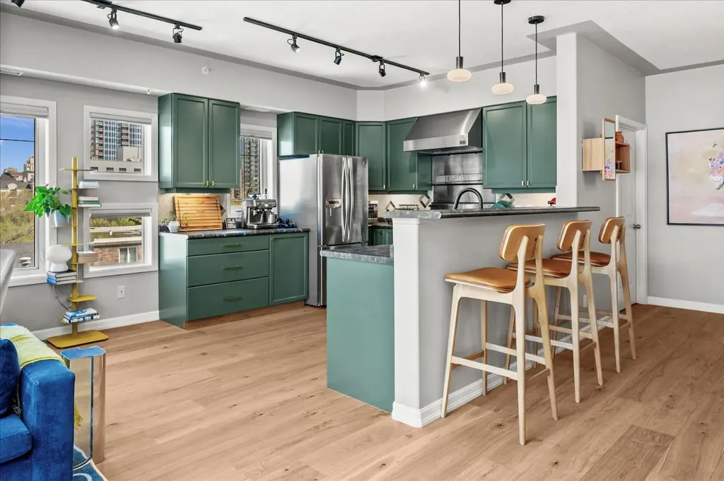 838 19 Avenue SW Calgary AB T2T 6H2