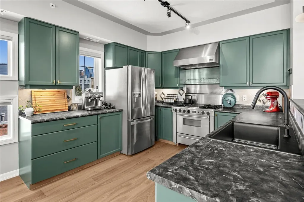 838 19 Avenue SW Calgary AB T2T 6H2