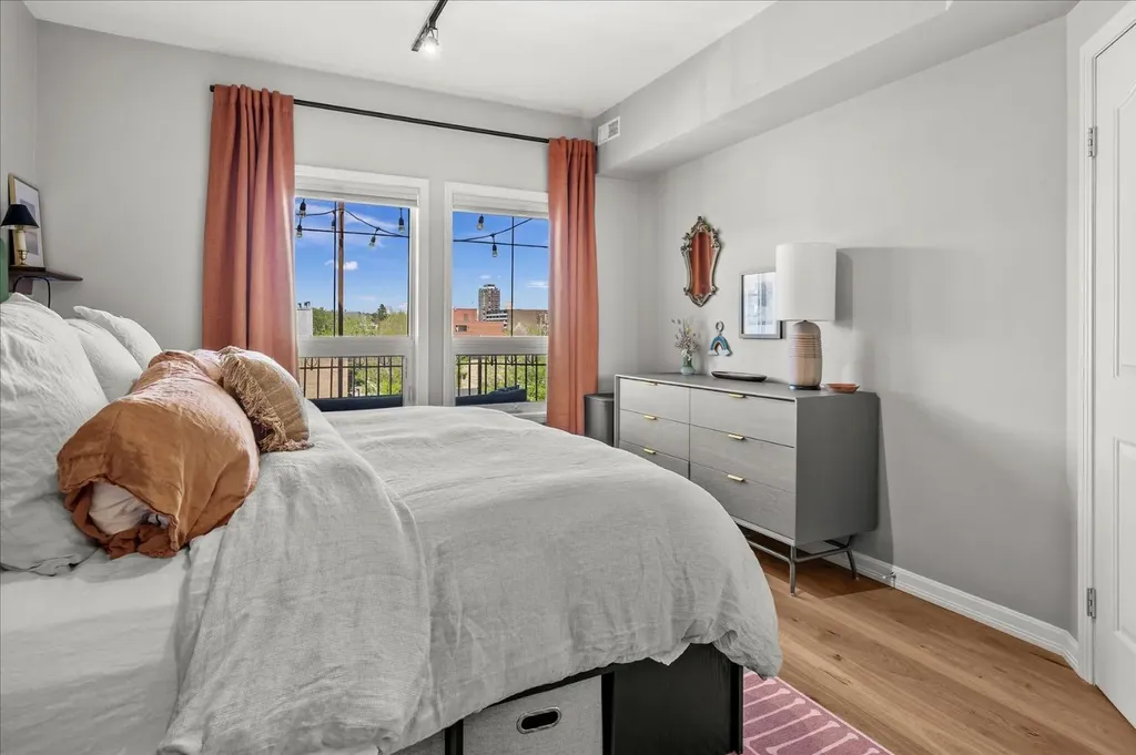 838 19 Avenue SW Calgary AB T2T 6H2