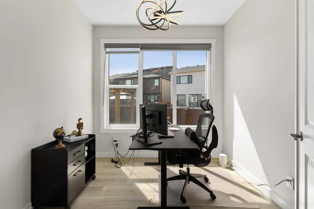 61 Rowmont Heath NW Calgary AB T3L 0H9