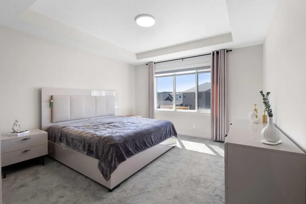 61 Rowmont Heath NW Calgary AB T3L 0H9