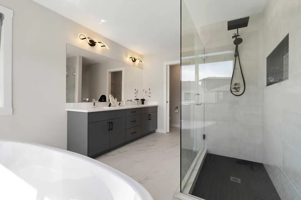 61 Rowmont Heath NW Calgary AB T3L 0H9