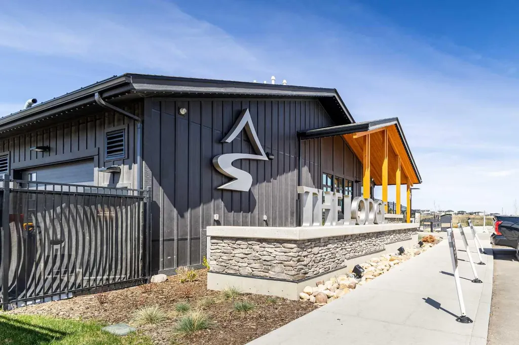 61 Rowmont Heath NW Calgary AB T3L 0H9