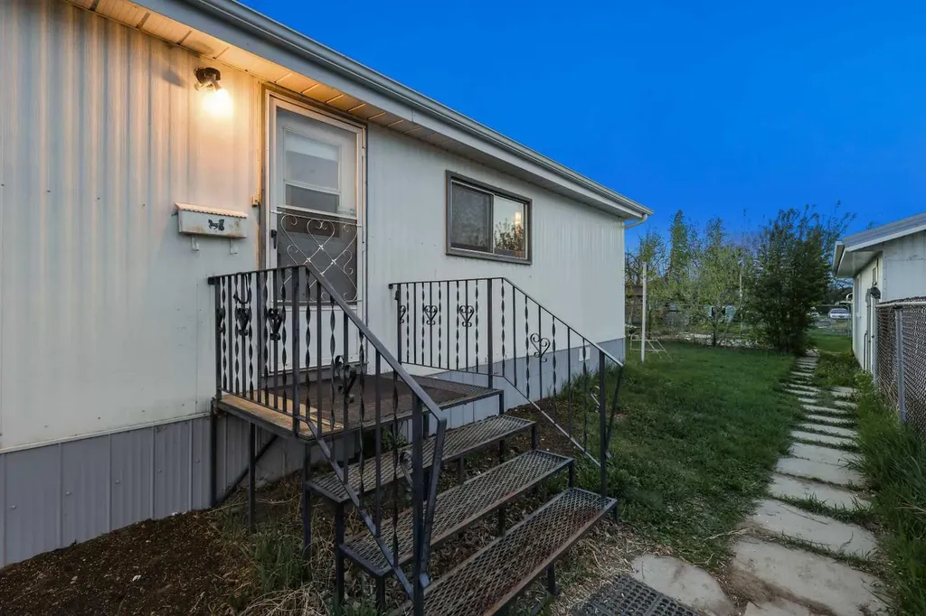 603 Alberta Avenue Carmangay AB T0L 0N0