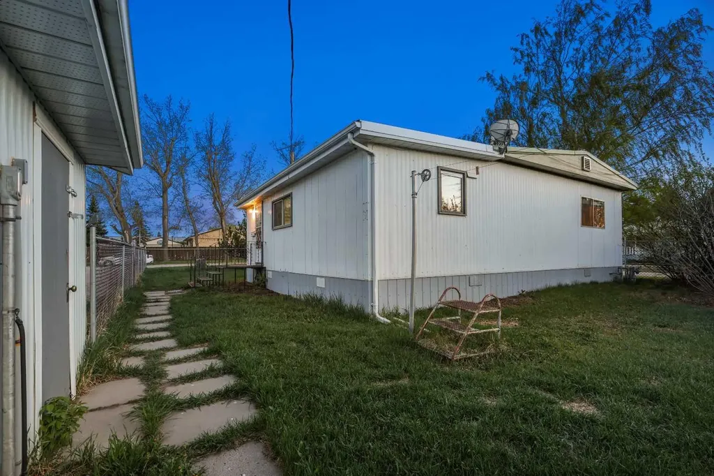 603 Alberta Avenue Carmangay AB T0L 0N0