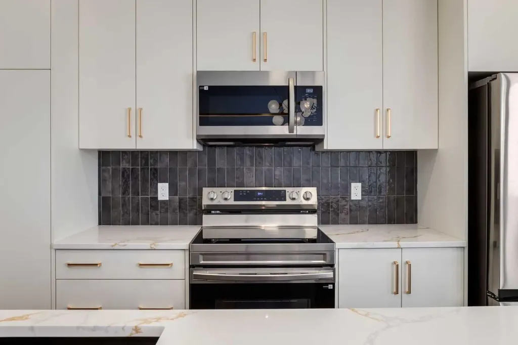 218 Greystone Boulevard Cochrane AB T4C 3K3