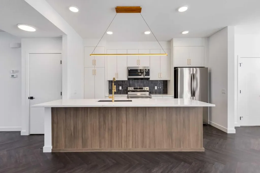 218 Greystone Boulevard Cochrane AB T4C 3K3