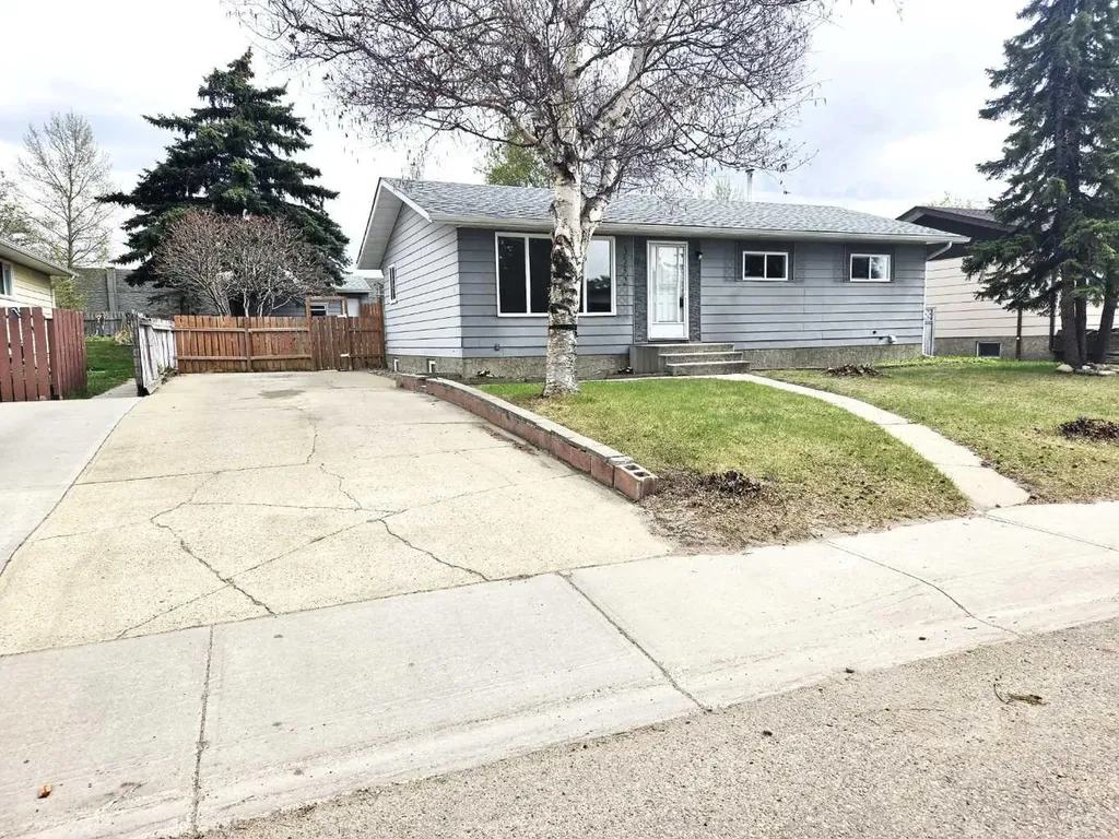 3532 50 Avenue E Innisfail AB T4G 1J1