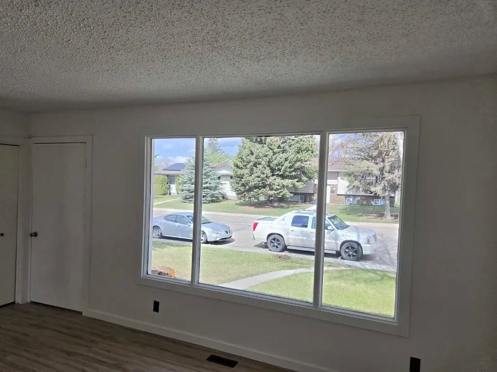 3532 50 Avenue E Innisfail AB T4G 1J1