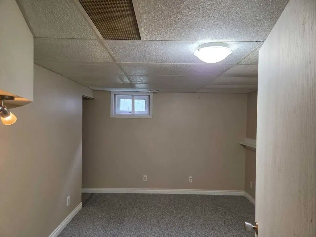 3532 50 Avenue E Innisfail AB T4G 1J1