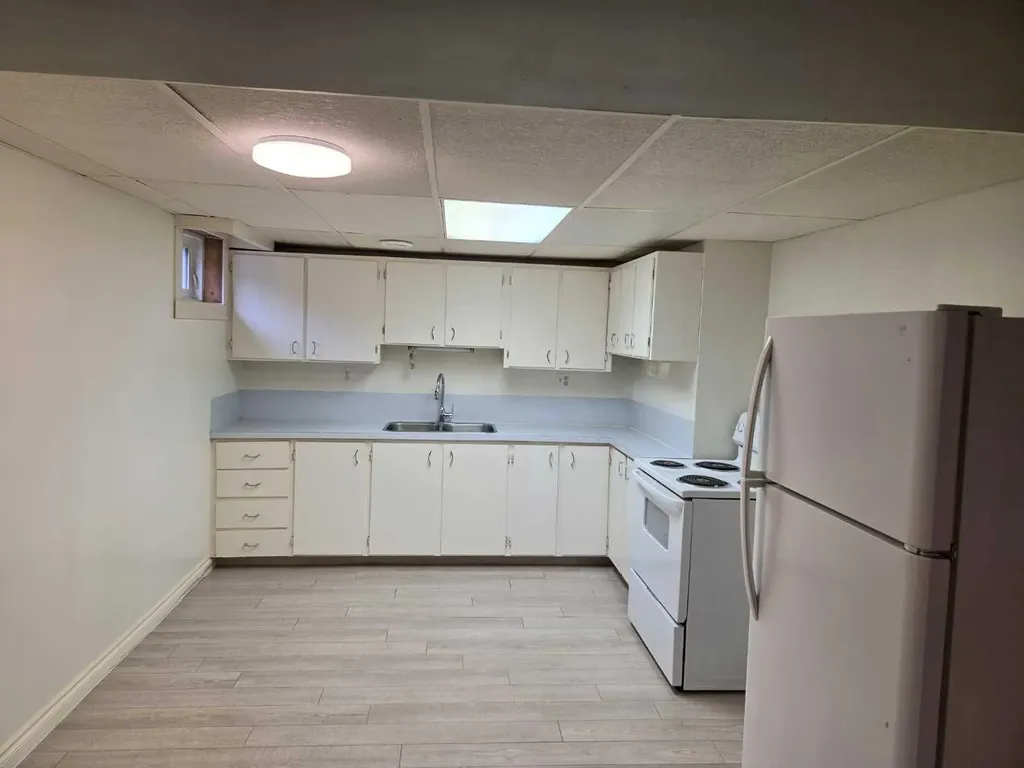 3532 50 Avenue E Innisfail AB T4G 1J1