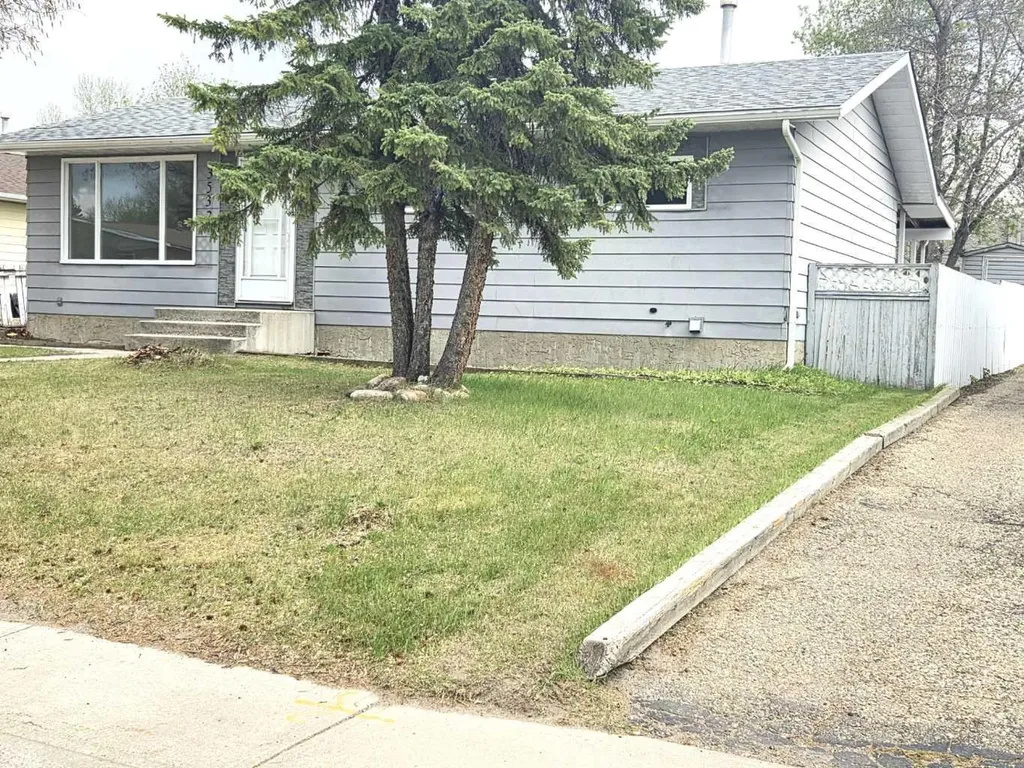 3532 50 Avenue E Innisfail AB T4G 1J1