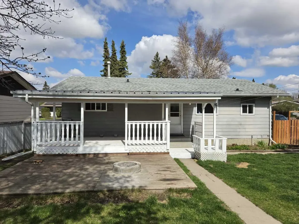 3532 50 Avenue E Innisfail AB T4G 1J1