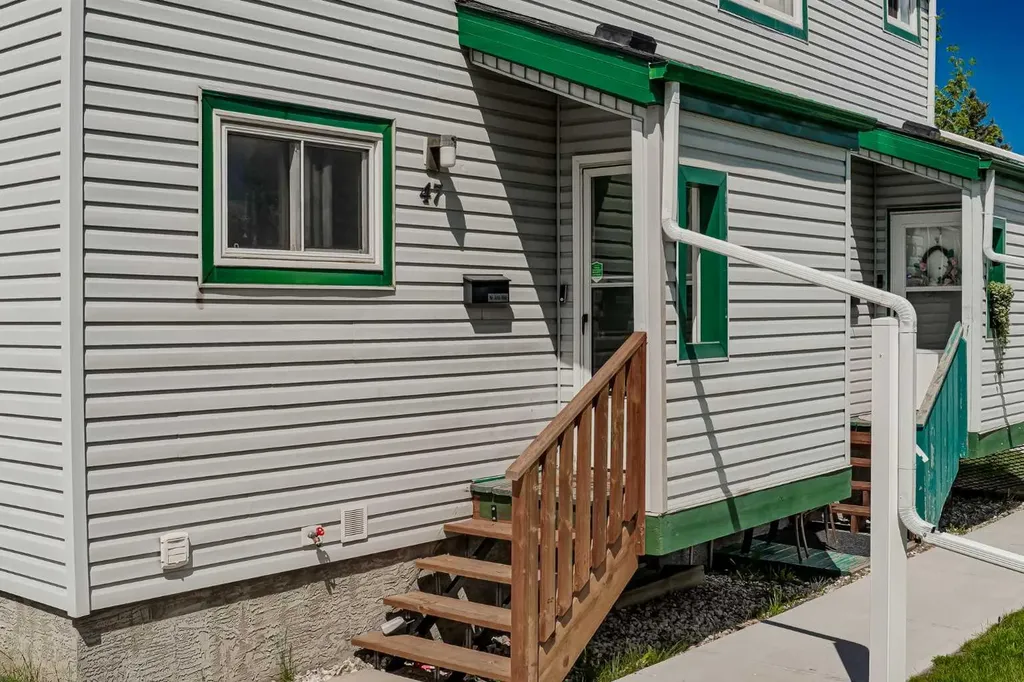 131 Templehill Drive NE Calgary AB T1Y 4T1