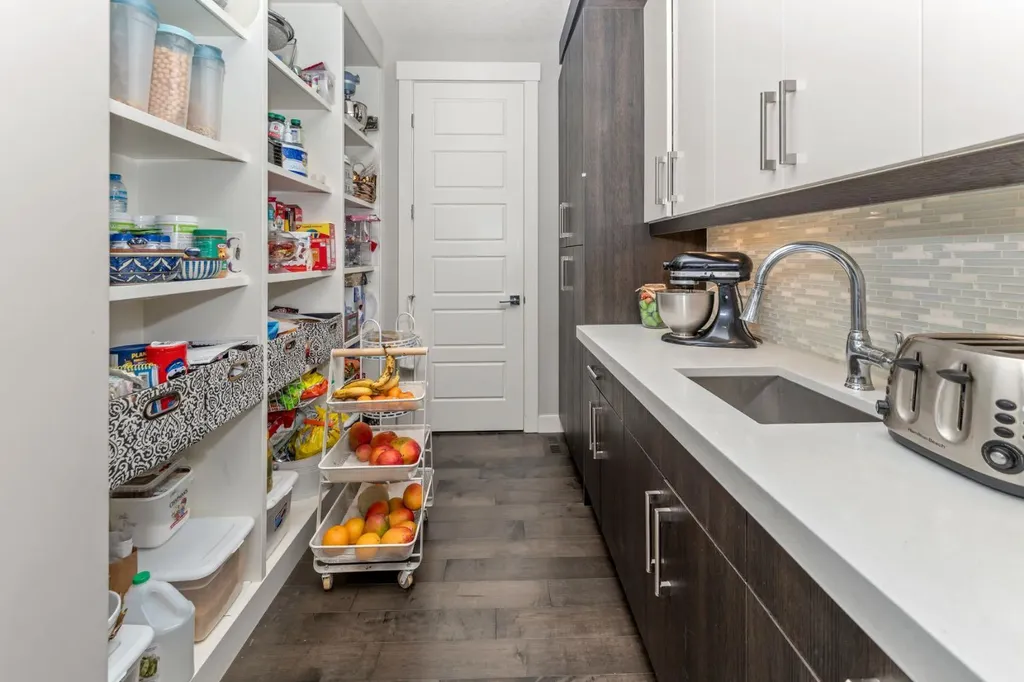 249 Kinniburgh Boulevard Chestermere AB T1X 0R7