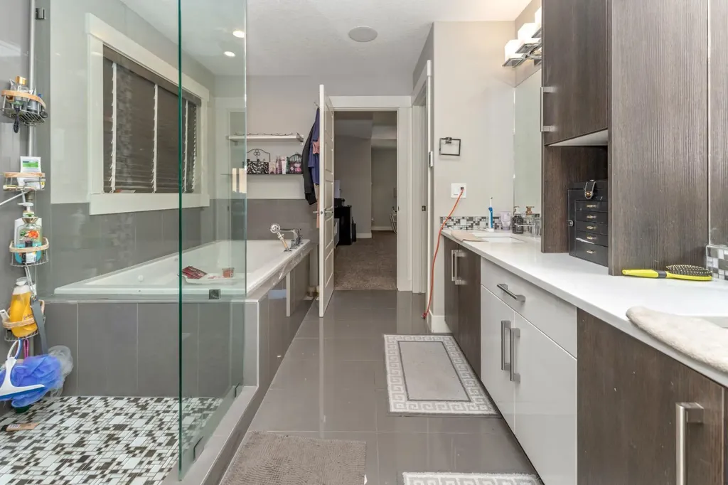 249 Kinniburgh Boulevard Chestermere AB T1X 0R7