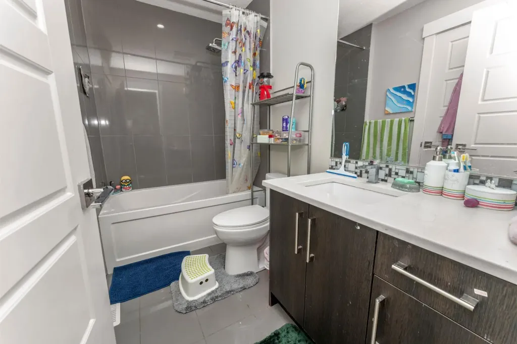 249 Kinniburgh Boulevard Chestermere AB T1X 0R7