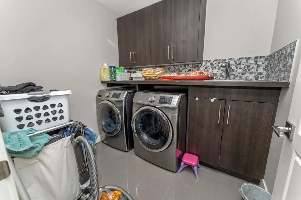 249 Kinniburgh Boulevard Chestermere AB T1X 0R7