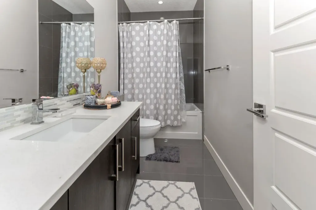 249 Kinniburgh Boulevard Chestermere AB T1X 0R7