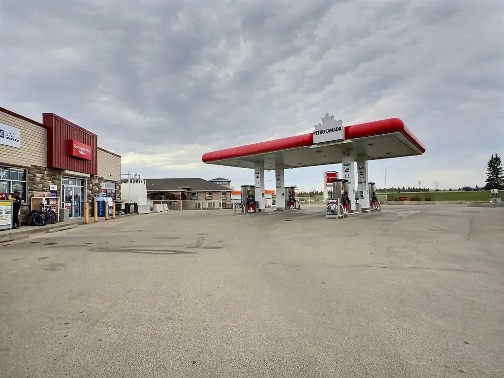 6701 53 Highway Ponoka AB T4J 1K3
